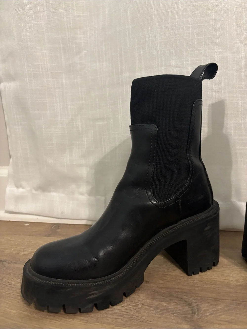 Mango - Black womens Chelsea Boot with Elastic Ankle